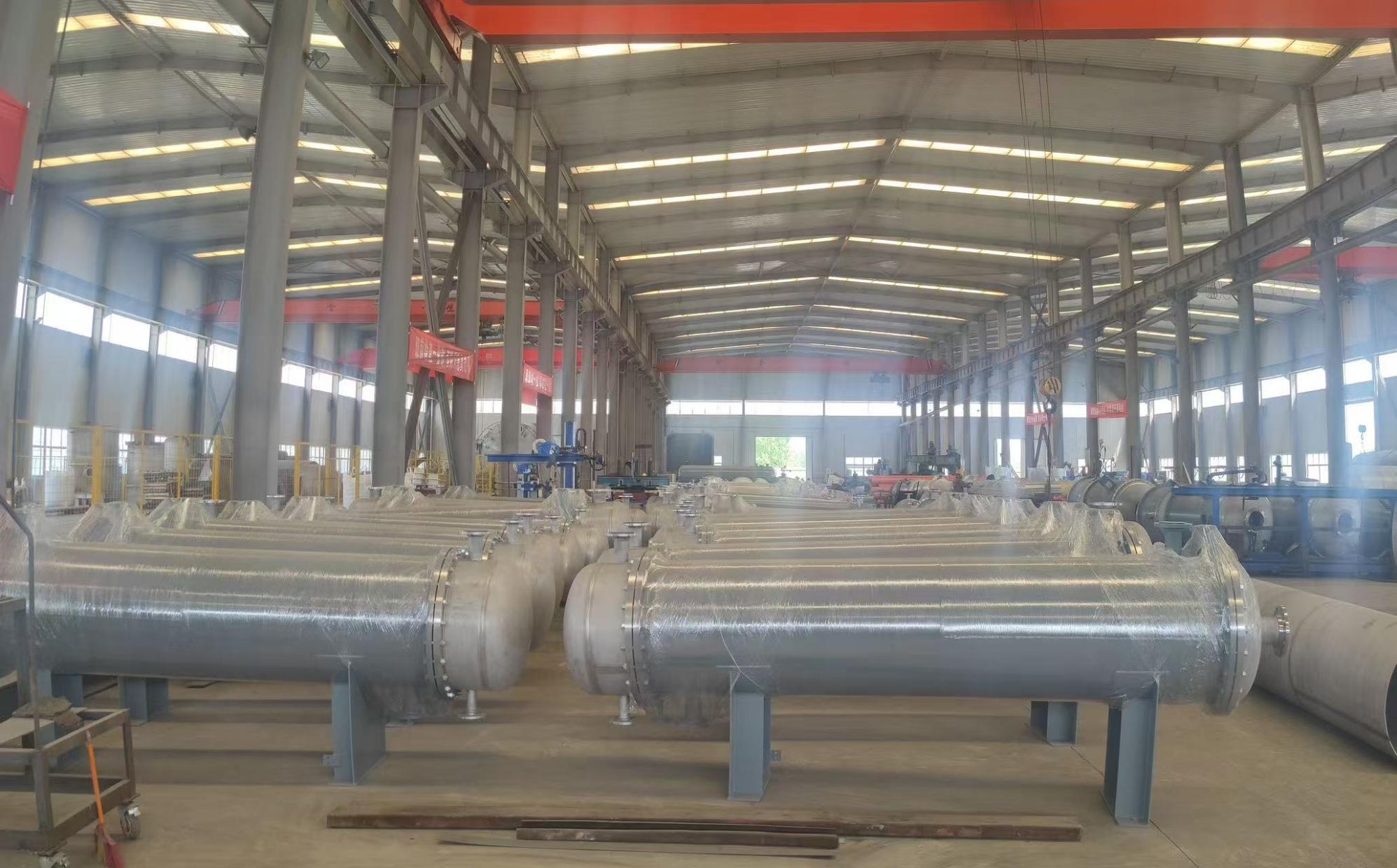 Pressure vessel equipment in the Huayi workshop